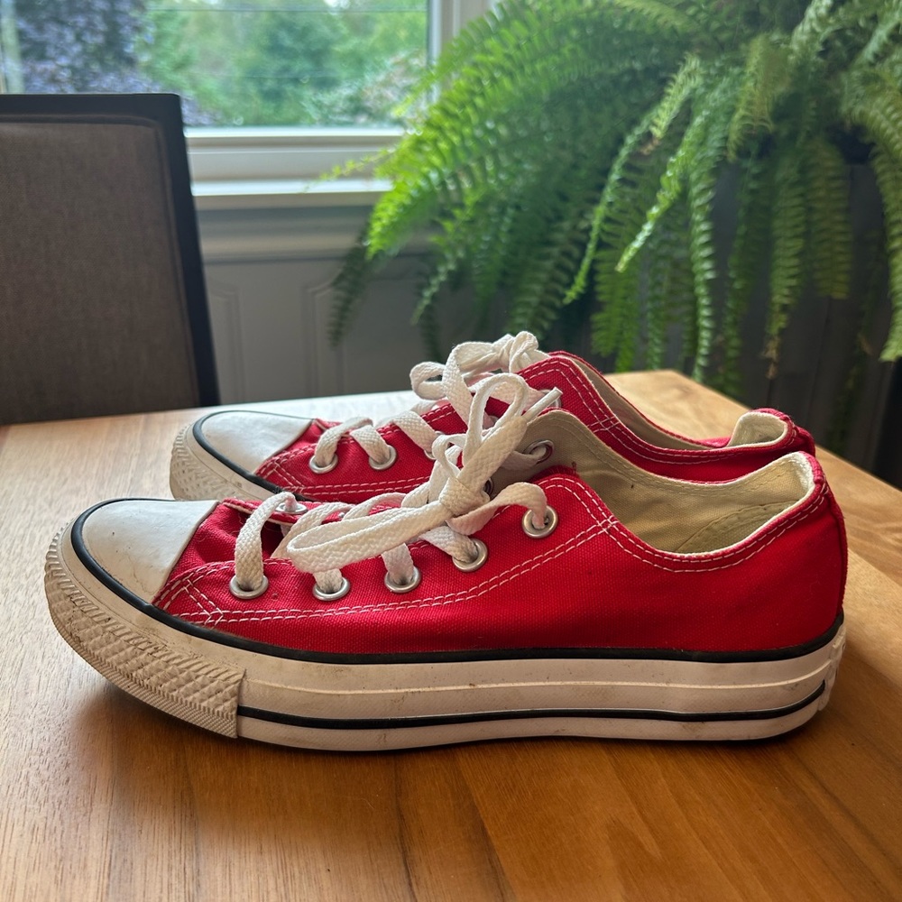 Converse - Picture 2 of 3